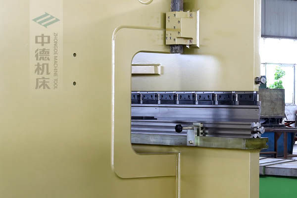 ZDP-20050加强型喉口,有效抵抗机架受力变形.jpg ZDP-20050加强型喉口,有效抵抗机架受力变形.jpg